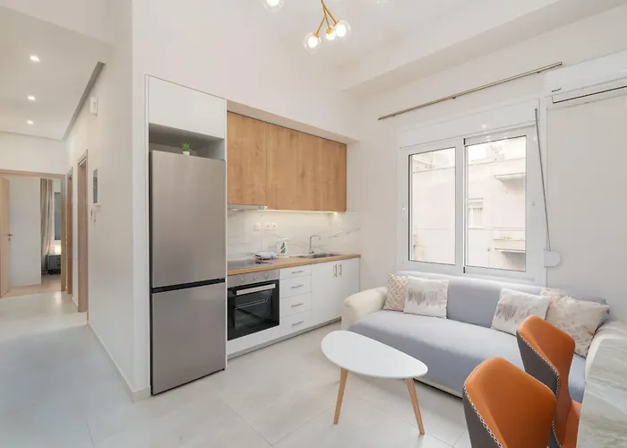 New Center Apartment Near Metro